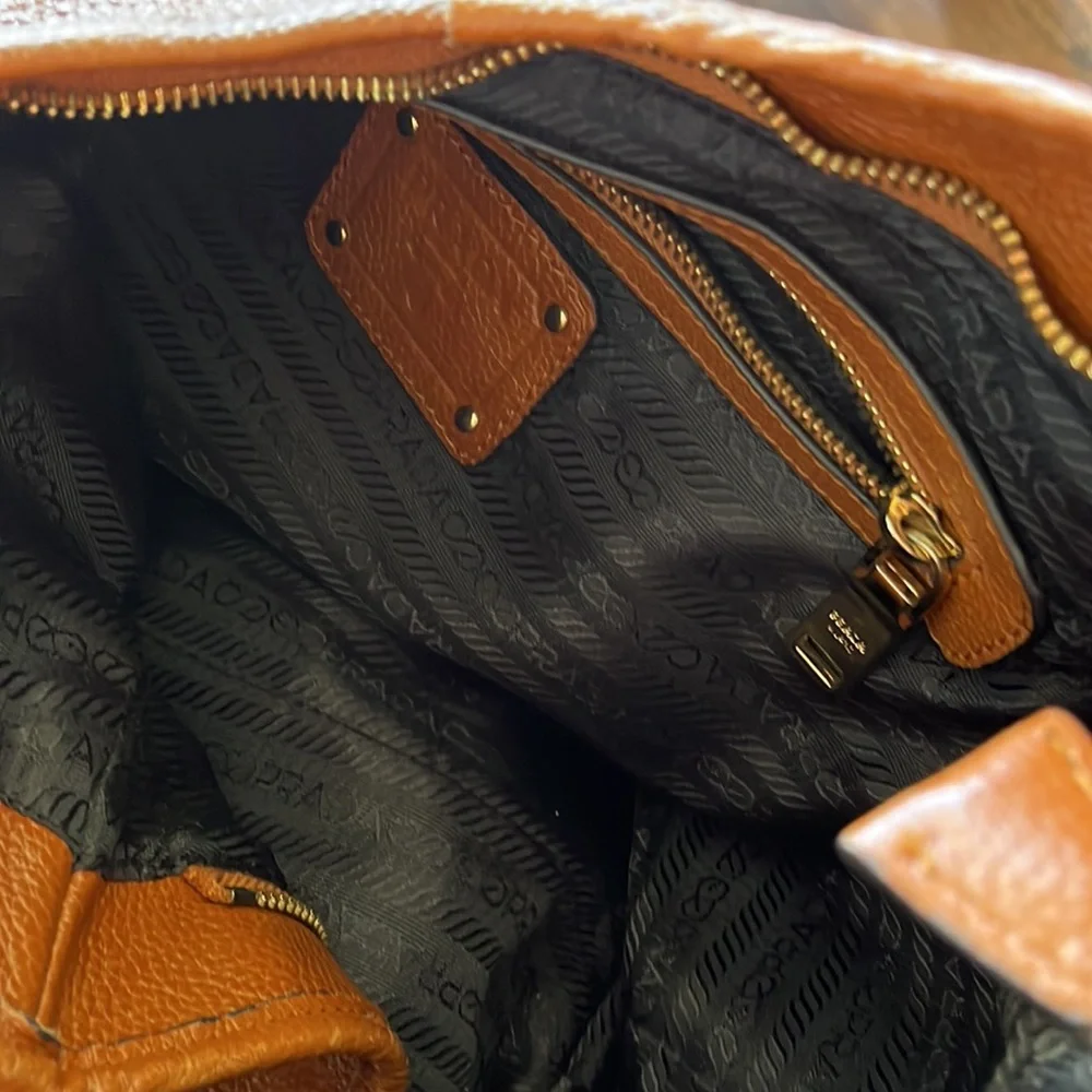 Authentic Prada very large leather vintage bag. - Picture 8 of 16